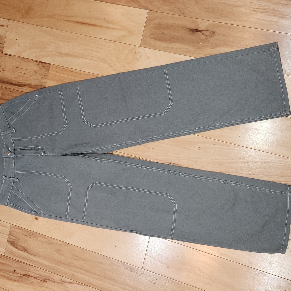 Dokotoo Mid-Rise Cargo Pants with White Contrast Stitch